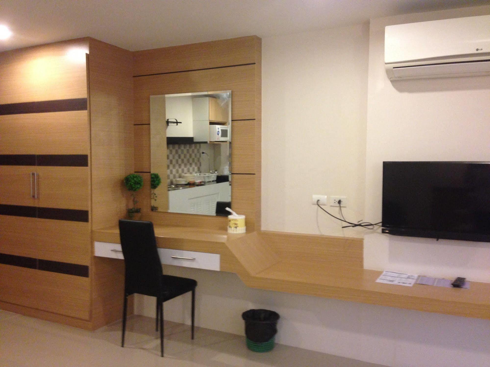 Chitra Suite Pattaya Exterior foto